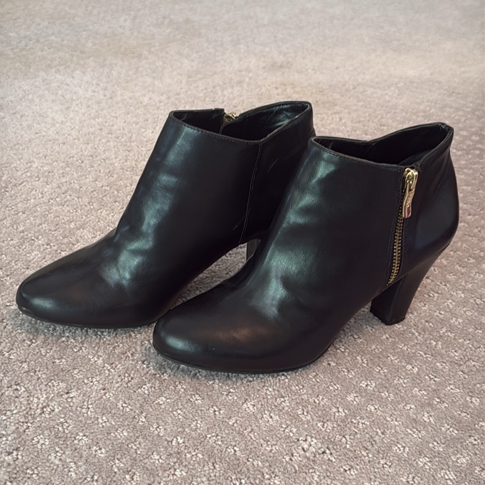 BCBGeneration Black Ankle Booties